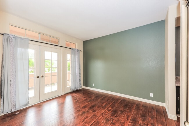 Building Photo - 3547 Cameo Dr