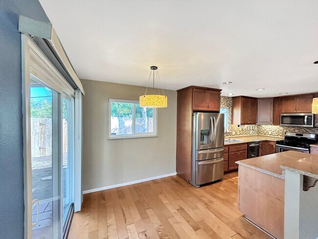 Building Photo - Beautiful 4BD/2BA W/ 2-Car Garage, AC, and...