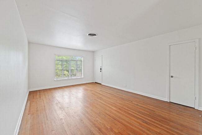 Building Photo - 417 W Gramercy Pl