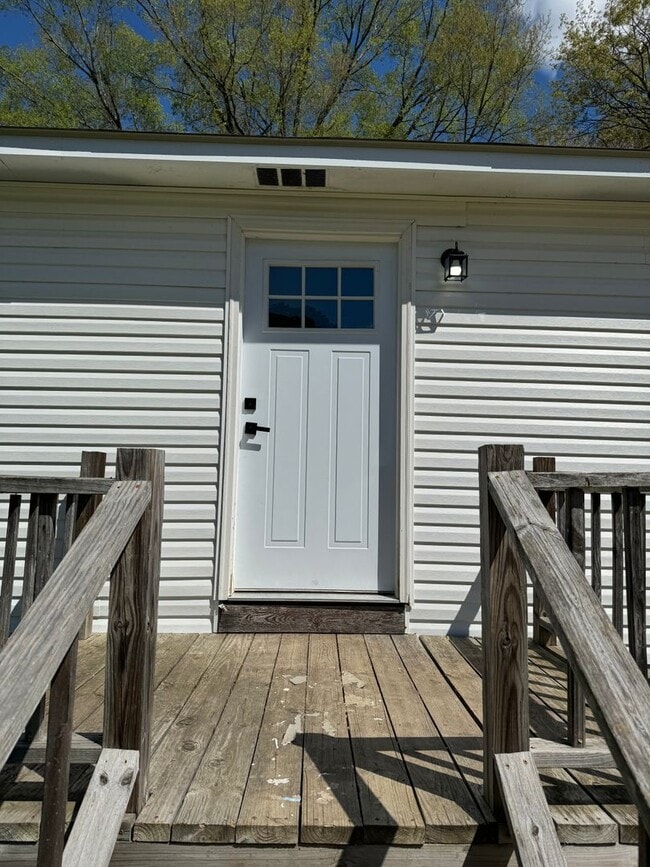 Building Photo - Beautifully Renovated Tiny Home in Martin!