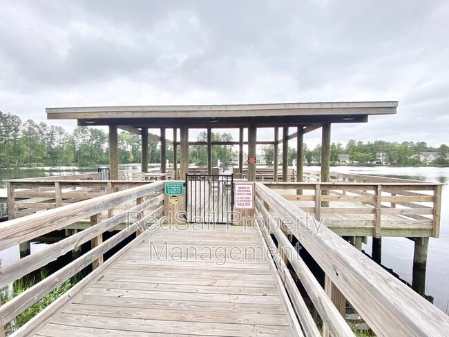 Building Photo - 1744 Defiance Dr