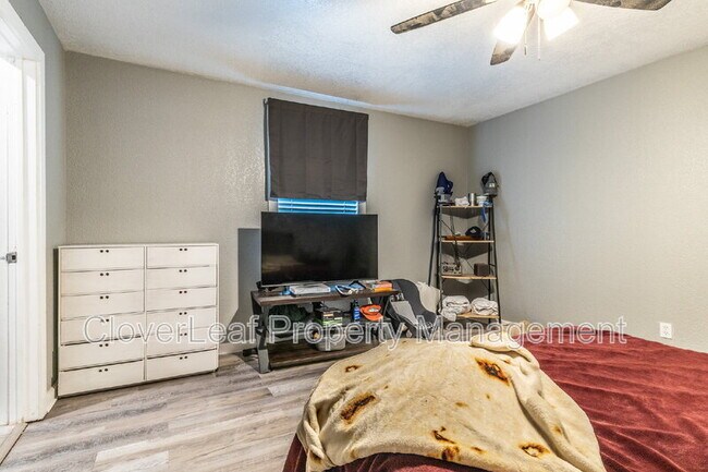 Building Photo - 432 E Drexel Ave