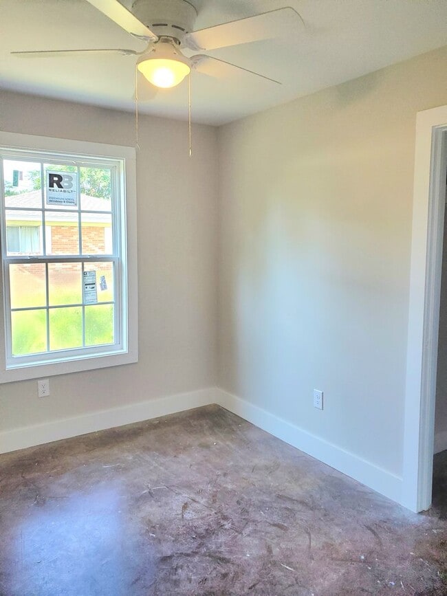 Building Photo - Great 3/2 home available in Elberta