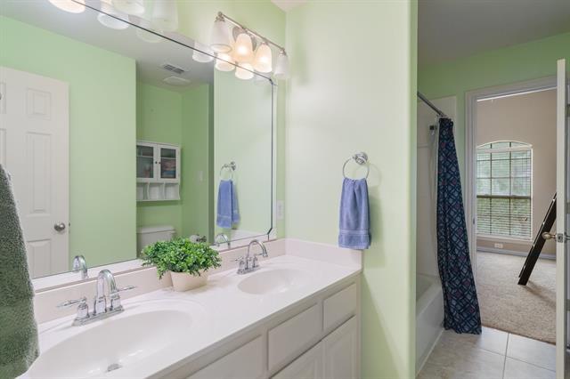 Building Photo - 2116 Chambers Dr