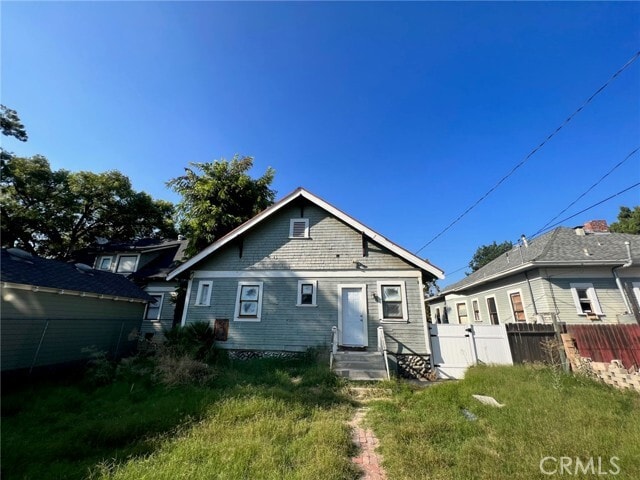 Building Photo - 220 E Kingsley Ave