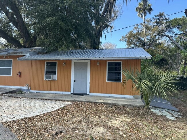 Building Photo - 14035 W River Rd