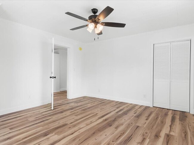 Building Photo - 160 29th St Pl SW