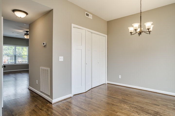 Building Photo - 140 Edgington Dr