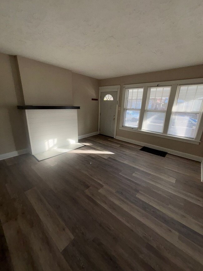 Building Photo - 2253 Summit St