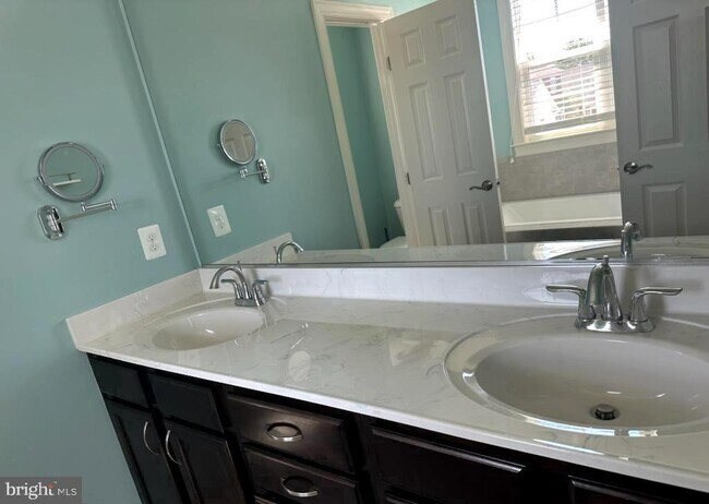 Building Photo - 113 Henry Stoupe Way