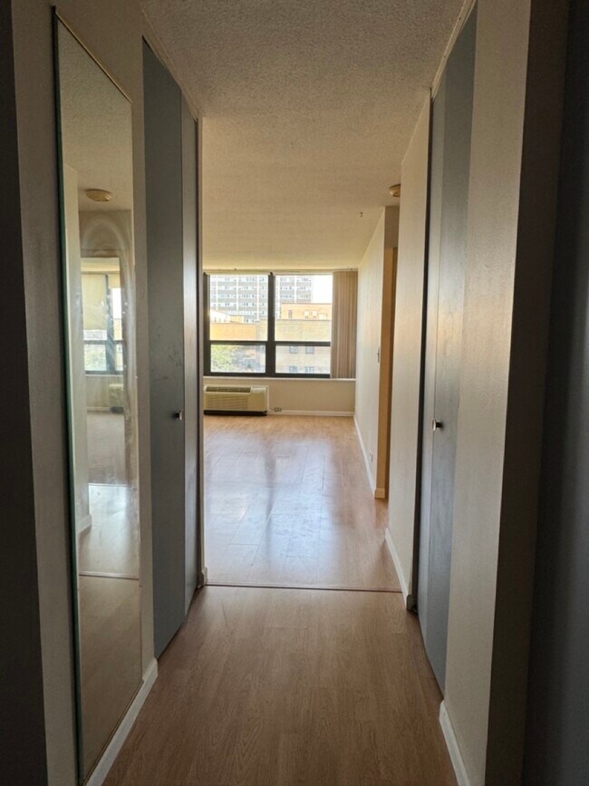 Building Photo - 5100 N Marine Dr
