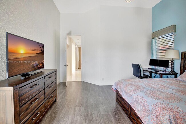 Building Photo - 2651 Oakmont Dr