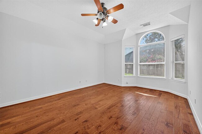 Building Photo - 3702 Cedar Valley Dr