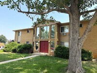 Building Photo - 1700 Larch St