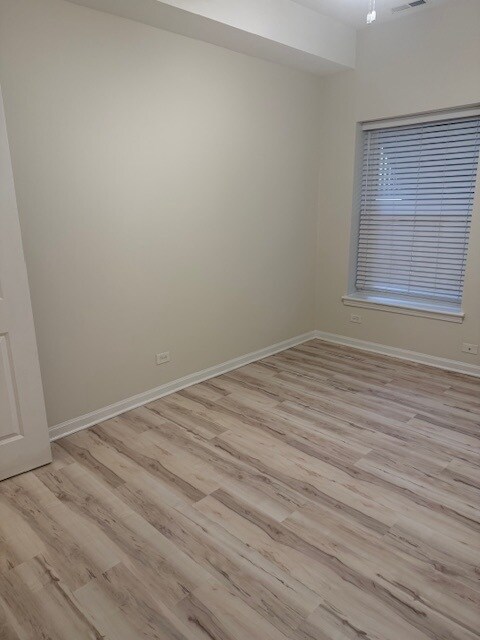 Building Photo - 1303 W Morse Ave