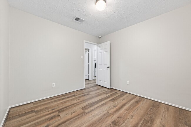 Building Photo - 18499 Sunrise Pines Dr