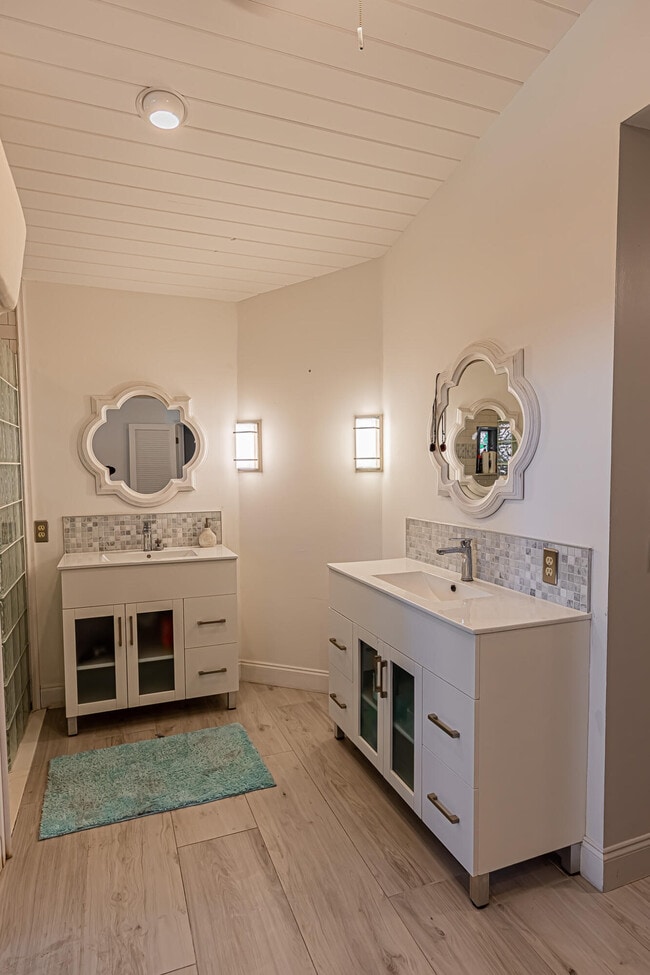Building Photo - 1282 SW Bent Pine Cove