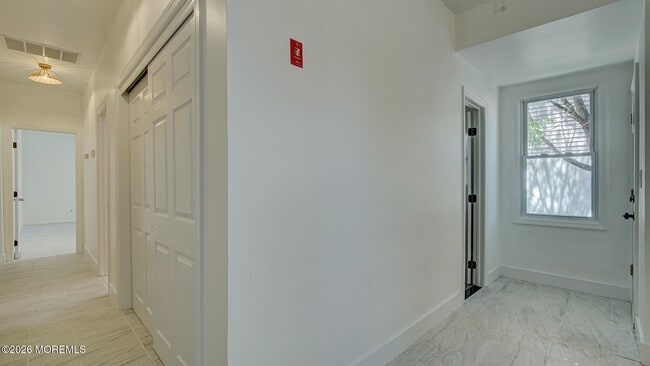 Building Photo - 19 Bayview Ave