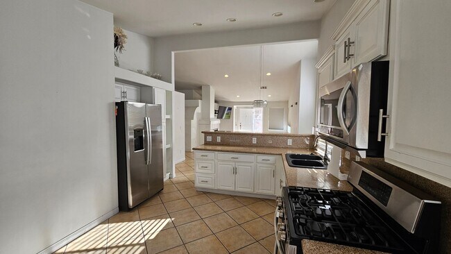 Building Photo - Single story with a POOL in Spring Valley!!!