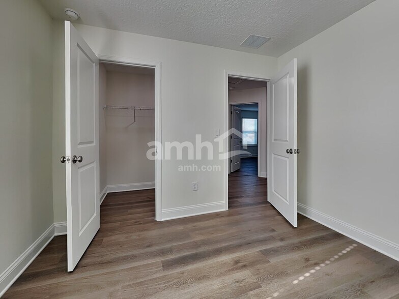 Building Photo - 11440 Bay Hl Cir