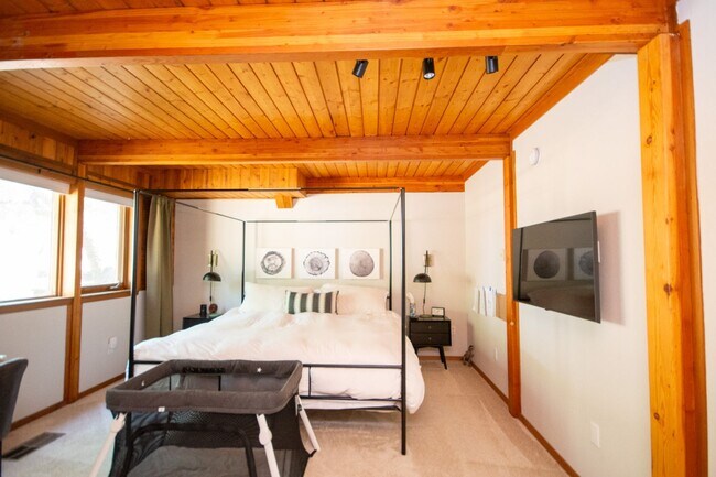 Building Photo - Charming Lindal Cedar Home on 10 Acres