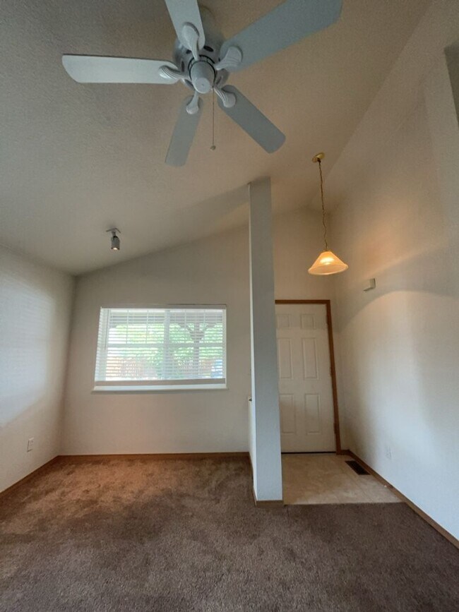 Building Photo - 208 Bentley Park Loop