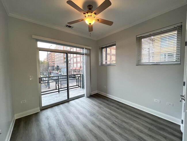 Building Photo - 1002 W Van Buren St