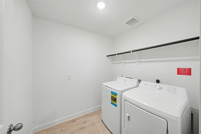 Building Photo - 3930 Langridge Dr