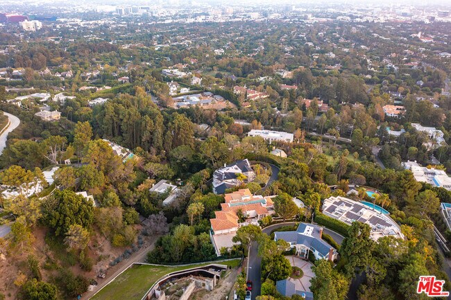 Building Photo - 1136 Calle Vista Dr