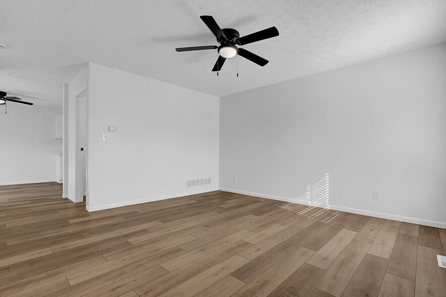 Building Photo - 4895 Drayton Rd