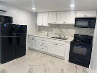 Building Photo - 360 NE 174th St