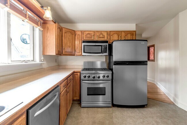 Building Photo - 589 Breckenridge St