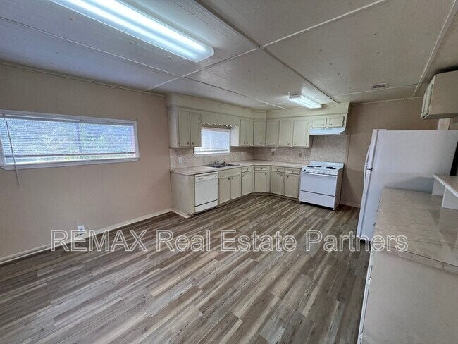 Building Photo - 2997 MS-589