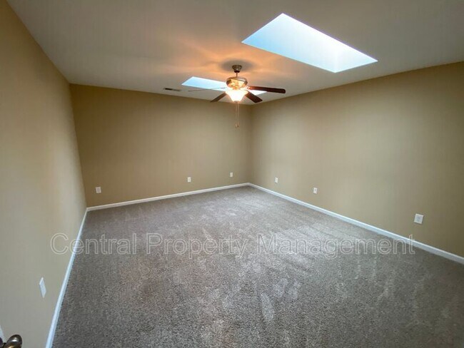 Building Photo - 53 Barnwood Cir