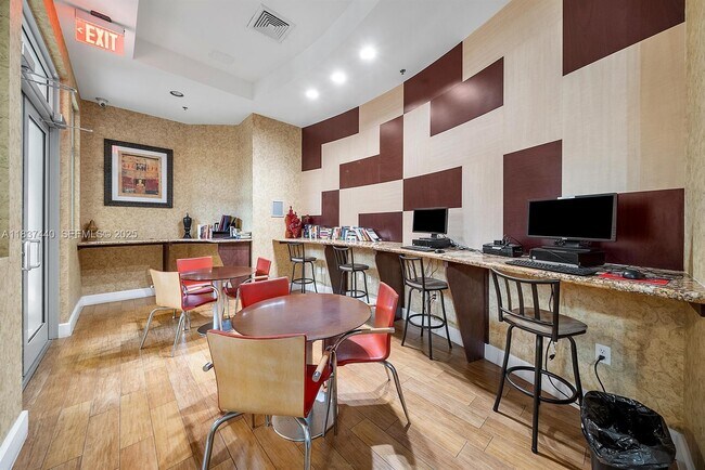 Building Photo - 1830 Radius Dr