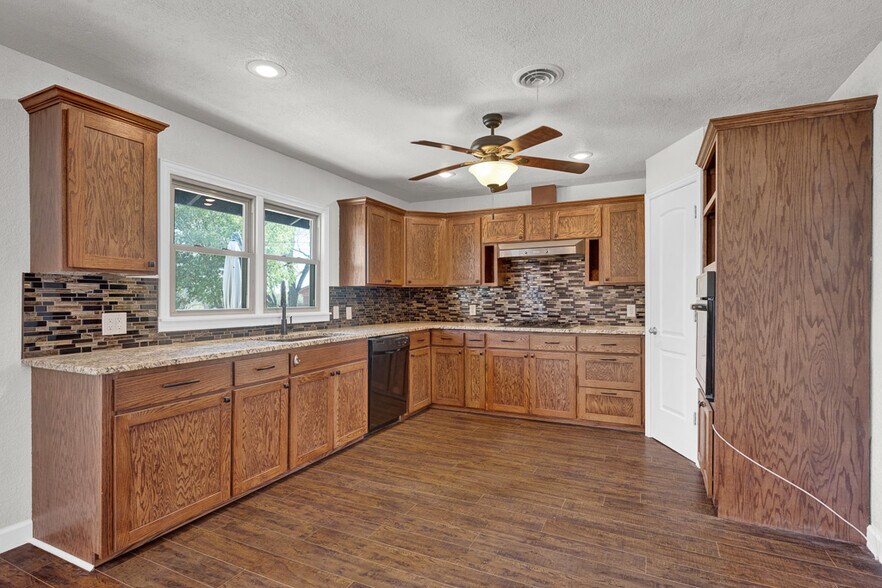 Building Photo - 403 Palo Duro Dr