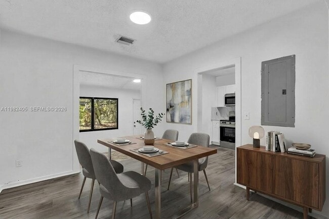 Building Photo - 118 NW 44th St