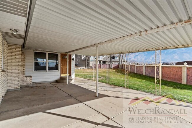 Building Photo - Your Ideal 4-Bed Layton Home - Style, Space & Location!