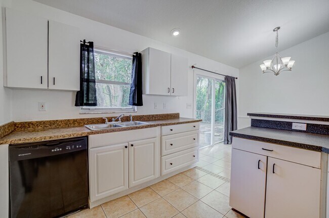 Building Photo - Very Nice 3/2 Home w/ Fenced Yard in St. Cloud with Bonus Room