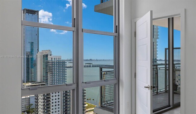 Building Photo - 2150 N Bayshore Dr