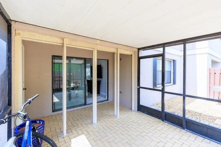 Building Photo - 5241 Jog Ln