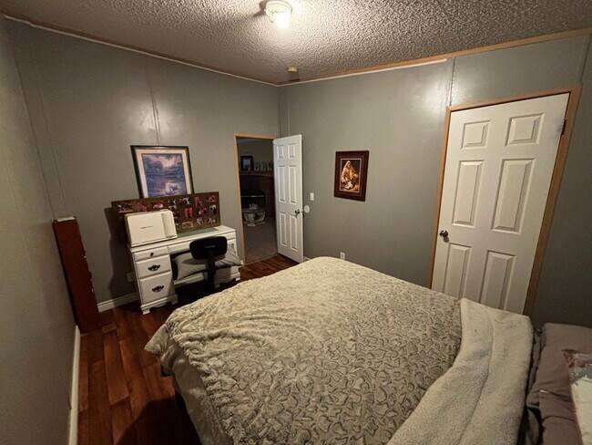 Bedroom 1 - 11026 Redwood Rd
