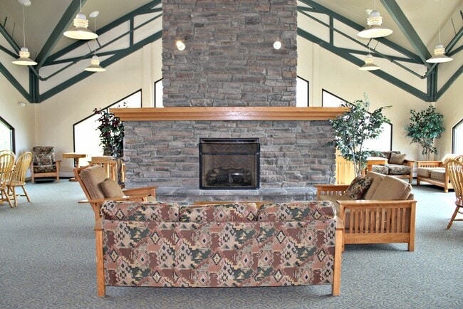 Building Photo - Treehouse Condo- 2 Bedroom/2 Bath Unit wit...