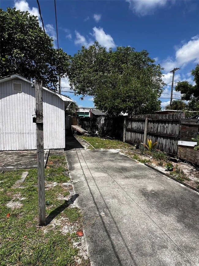 Building Photo - 707 N J St