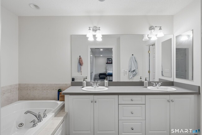 Building Photo - 7 Bridlewood