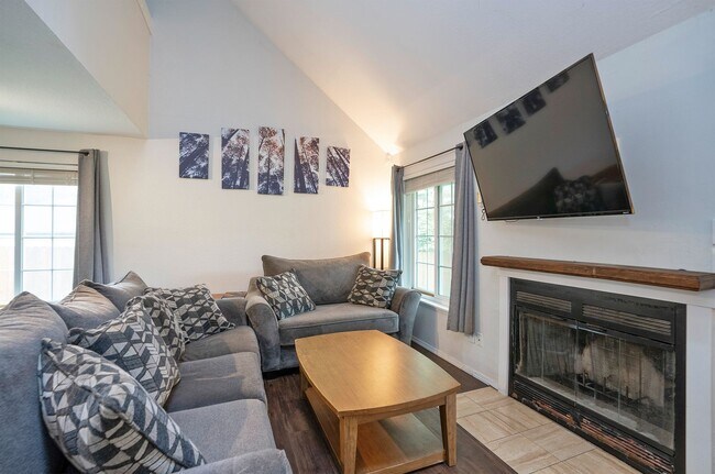 Building Photo - Spacious and Updated Rainier Meadows Home with Private Backyard