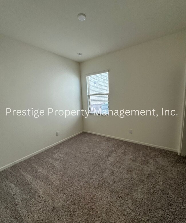 Building Photo - 3/2 Lovely Southwest Home With an Open Layout