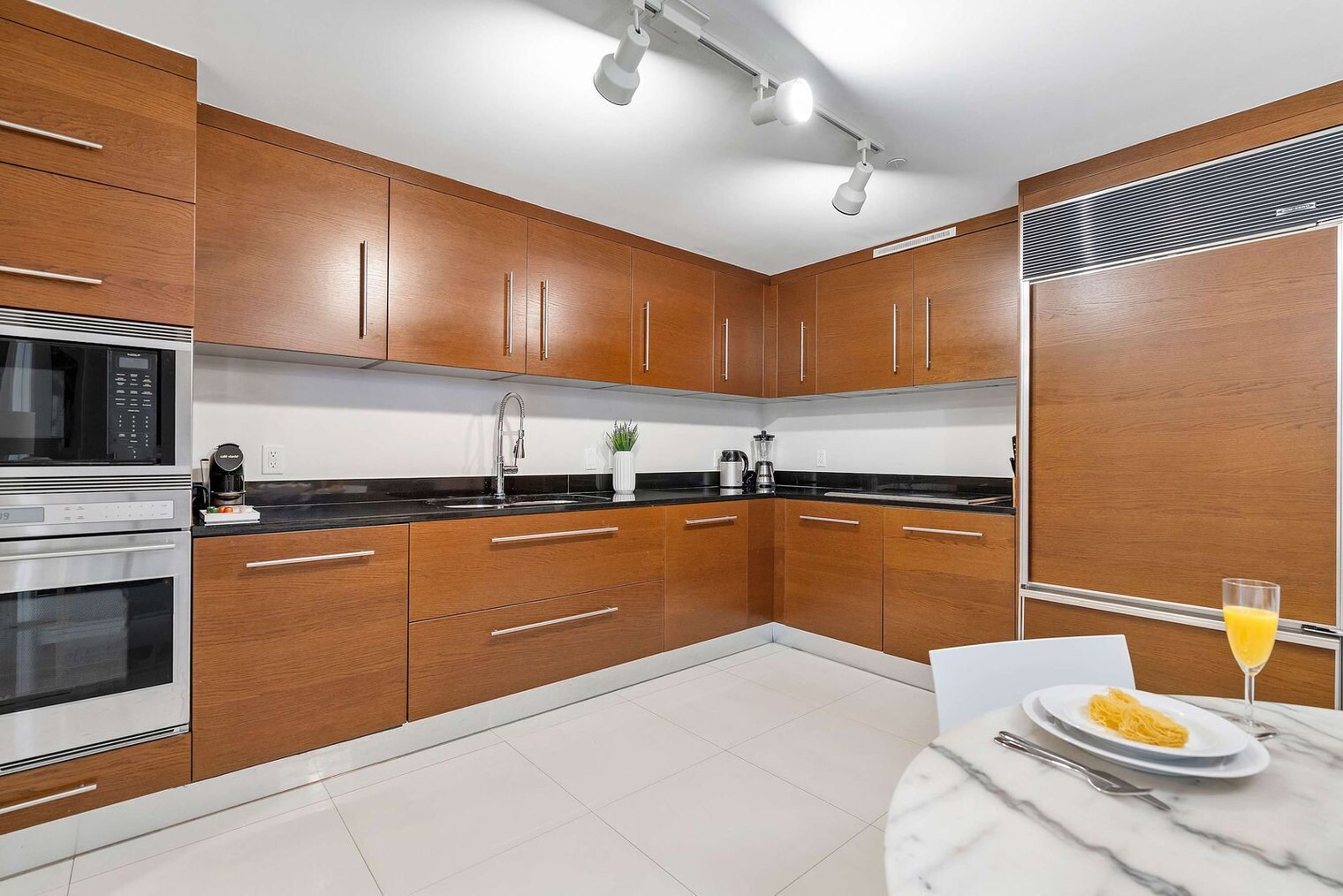 Building Photo - 485 Brickell Ave