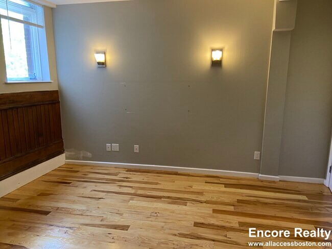 Building Photo - 17 Bow St