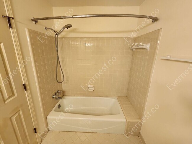 Building Photo - 500 Towergate Pl